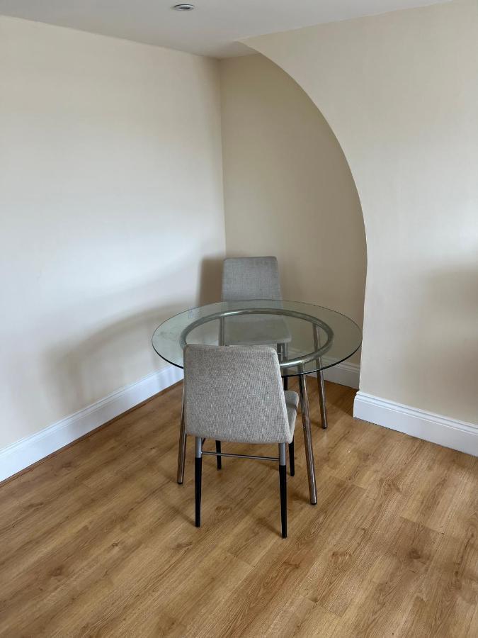 Double Bed Room Theobald Street Borehamwood Ngoại thất bức ảnh